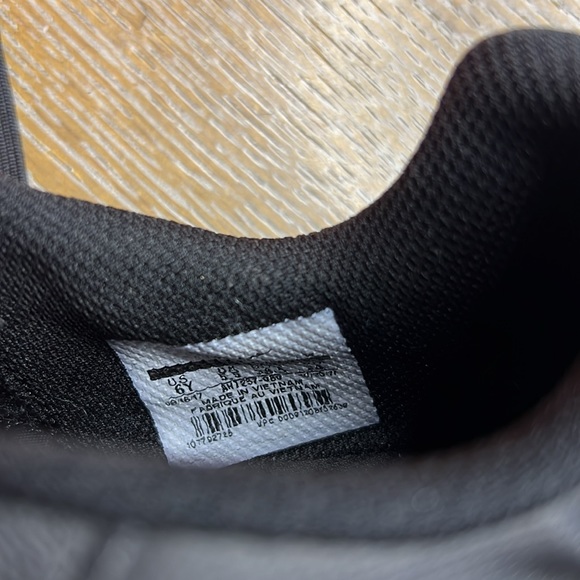 NIKE Tiempo Legendx 7 Academy IC Youth Black Orange Sneaker 6Y - Picture 11 of 11